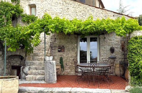 Village Apartment | L'Oustau Le Logis - Family Home with Ocean and Garden Views