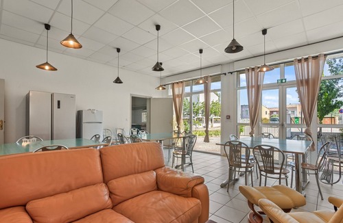 Les Salles-sur-Verdon House | La Bastide du Lac with Mountain View, Private Garden, and Wi-Fi
