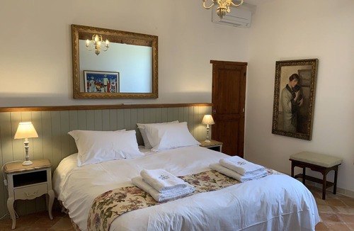 Le Somail Bed & Breakfast | La Bergerie Antoine Olivier King Room - Deluxe South of France Experience