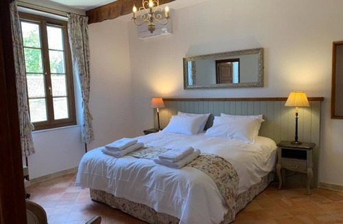 Le Somail Bed & Breakfast | La Bergerie Antoine Grenadier King Room - Deluxe South of France Experience