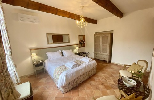 Le Somail Bed & Breakfast | La Bergerie Antoine Grenadier King Room - Deluxe South of France Experience