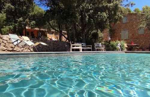 Entrecasteaux Bed & Breakfast | la bergerie des colles