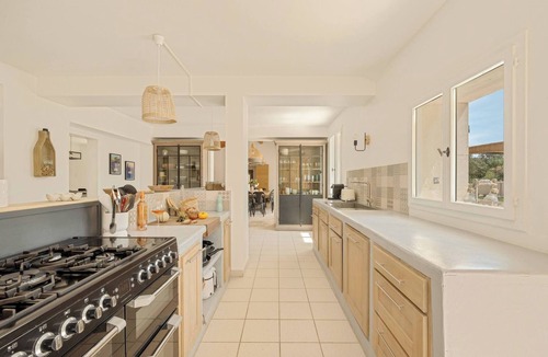 Bonnieux House | La Bohème, Bonnieux, 8 bedrooms, pool, air conditioning