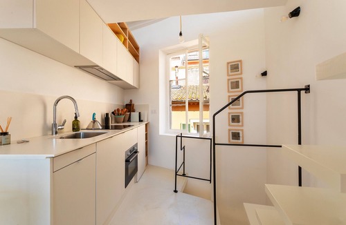 Villefranche-sur-Mer Ski Chalet | LA CASETTA DI AZZURRA AP4427 By Riviera Holiday H