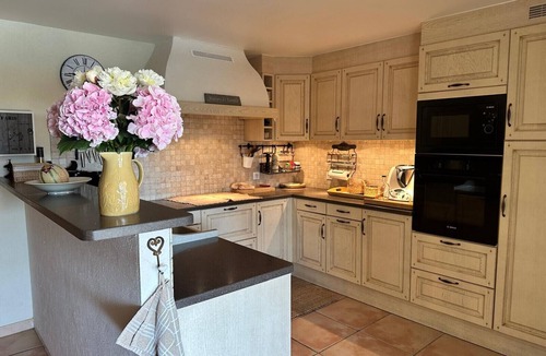 Vidauban House | La Colline des Maures, a typical Provençal holiday home with private swimming pool for 12 people