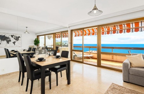 Menton Apartment | "La Cuse" Vue Mer Imprenable, Calme, Parking