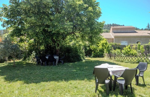 Dauphin House | La Familia, vacation home in Provence, sleeps 8, private pool.