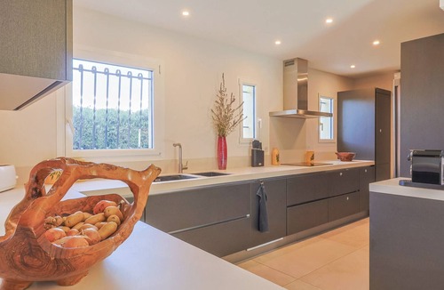 Eyragues Villa | La Farigoule, a holiday home for 8 people with a private pool in Eyragues!
