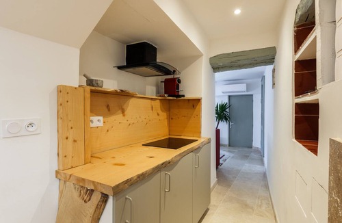 Tourrettes-sur-Loup Apartment | LA FONTAINE – Peaceful retreat in medieval Tourrettes-sur-Loup