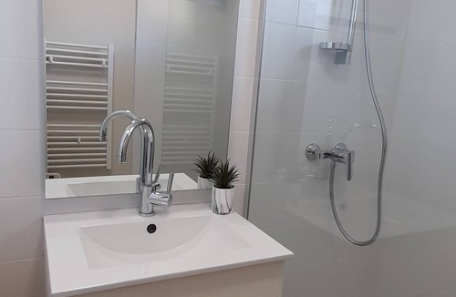 Saint-Genies-de-Fontedit Apartment | La Grange de Léon, Superbe Appartement Spacieux et Lumineux, Situation Idéale