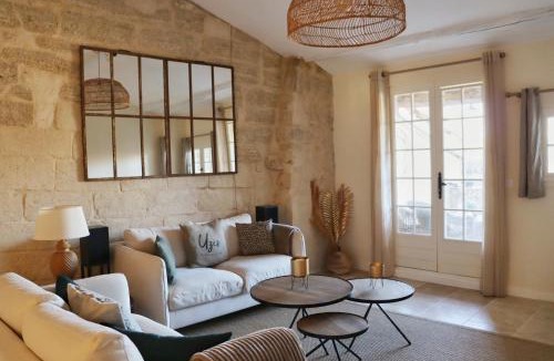 Uzes Apartment | La Grande Bourgade-Authentique Maison en Pierre avec Terrasse Climatisation au Cœur d'Uzès