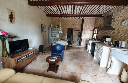 Lurs Apartment | La Grange - two-bedroom apartment with terrace