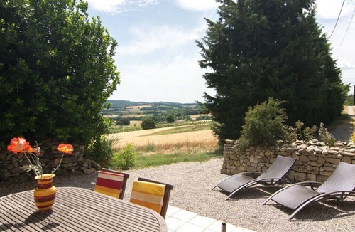 Lurs Apartment | La Grange - two-bedroom apartment with terrace