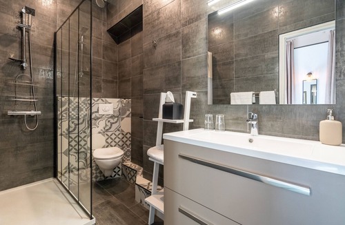 Salon-de-Provence Hotel | La Maison d'été