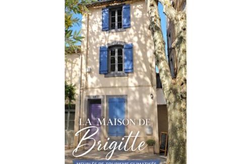 Istres Apartment | La Maison de Brigitte climatisée très bien placée tous commerces, en centre ville, Au choix 2 appartements 60 m2 pour 2 à 5 personnes ou studio 20 m2 pour 2 personnes max