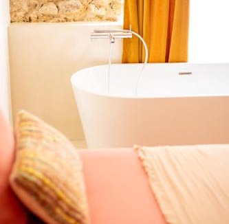 Salon-de-Provence Apartment | La Maison des Lamanon