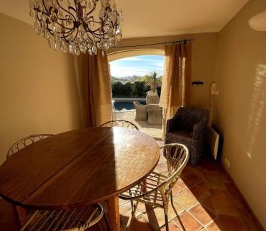 Pierrevert Apartment | La Maison du village