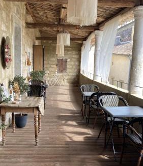 Saint-Quentin-la-Poterie Bed & Breakfast | La Maison D'Aimé - Demeure de caractère du XIIe siècle