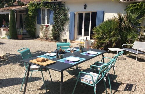 St.-Remy-de-Provence House | La Maison Blanche in the countryside with large private garden, terrace and pool