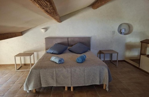 Eyragues Apartment | La Maison perchée - Mas de Rousseau
