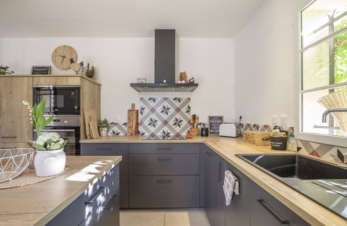 Eyragues Villa | La Maison Ugolin, a vacation home with a private pool for 6 people in Eyragues