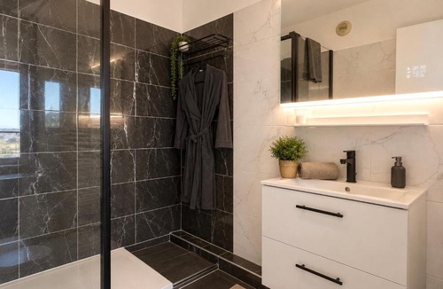 Mandelieu-La-Napoule Hotel | La Marina Cannes Suites