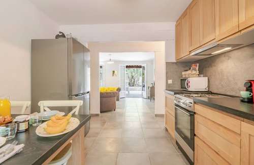 Bonnieux Villa | La Mathilde - Premium Pool Villa Private Tree-Top Adventure
