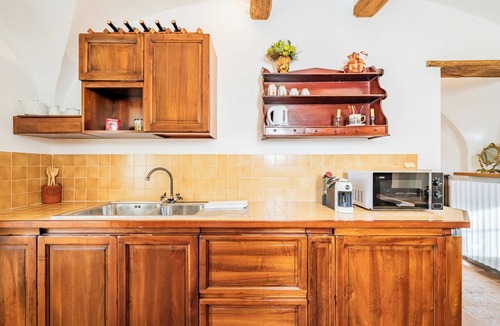 Carru House | La Meridiana - Two Bedroom House, Sleeps 6
