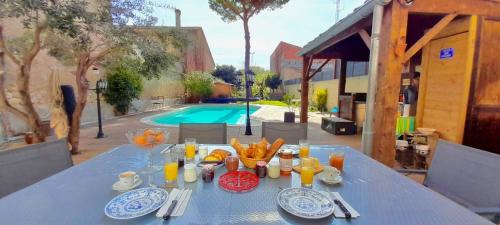 Capestang Bed & Breakfast | La pause sous le pin B&B Chambres d'hôtes