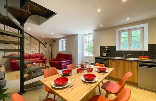 Maussane-les-Alpilles Villa | La Petite Pierre - Three Bedroom Villa, Sleeps 6