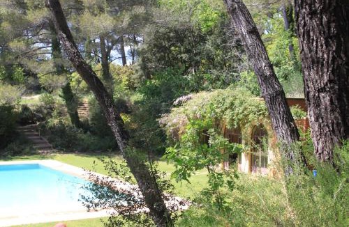 Est House | La Petite Yolande