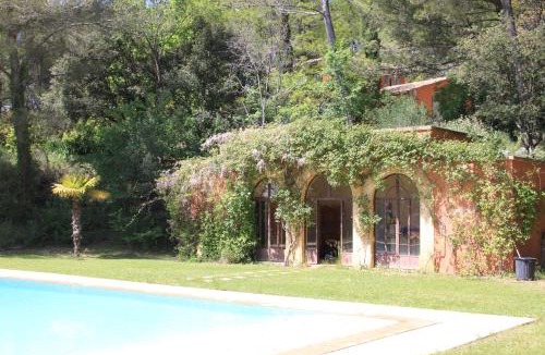 Est House | La Petite Yolande