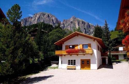 Colfosco Apartment | La Pineta