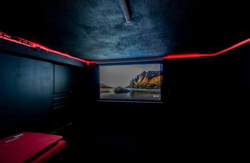 Roquefort-les-Pins Villa | La Provence : Piscine, Tennis, Cinéma & Plus