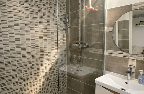 Avignon City Centre Apartment | La Scène - Lumineux - Heart of Avignon