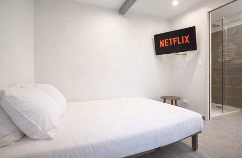 Avignon City Centre Apartment | La Scène - Lumineux - Heart of Avignon