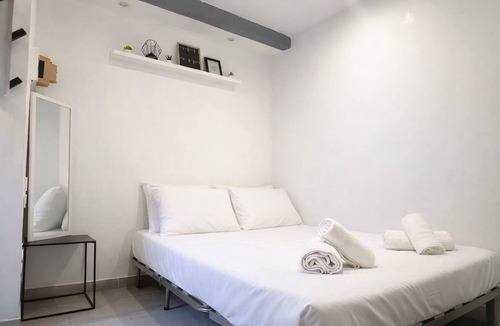 Avignon City Centre Apartment | La Scène - Lumineux - Heart of Avignon