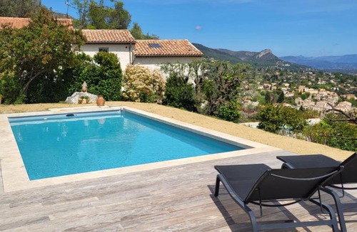 Tourrettes-sur-Loup Bed & Breakfast | La Tourrette
