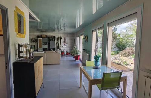 Trets House | La Vie Est Belle, Chambre privée dans une villa