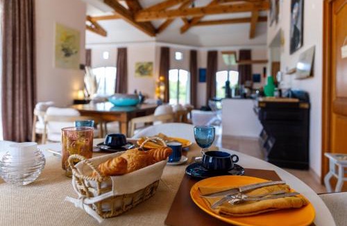 Pont Royal House | La Villa KEF - Maison d'hôtes & SPA