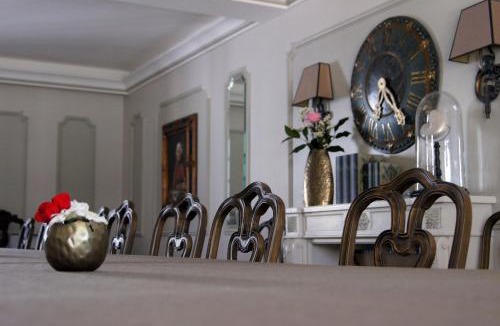 Aigues-Mortes Medieval City Hotel | La Villa Mazarin