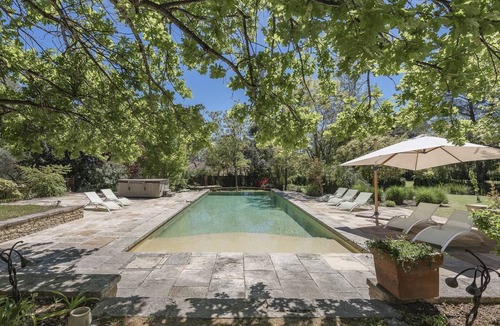 Lambesc House | Lambesc – A stone-built property with a swimming pool and a jacuzzi – Sleeps 14