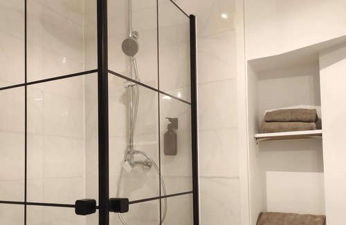 Convention Apartment | Lamourguier 1, Proche des Halles, Wifi, Bureau