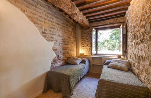 Marsciano Apartment | Large 2-room apartment with shared pool, Wi-Fi and air conditioning