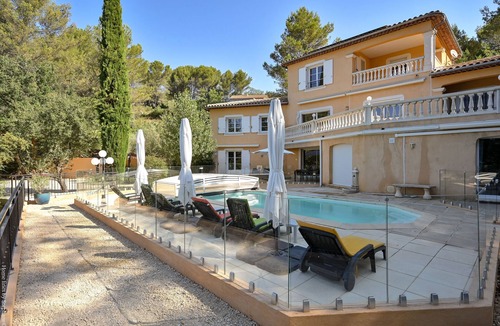 La Bouilladisse Apartment | Large apartment with terrace and pool view