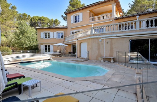 La Bouilladisse Apartment | Large apartment with terrace and pool view