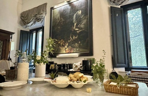 Lilliano Villa | Large beautiful villa in Tuscan Hills of Chianti, Stunning gardens w large pool