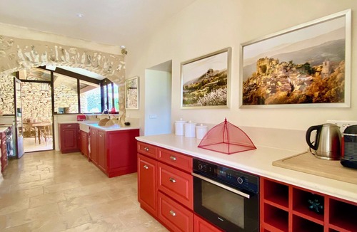 Bonnieux Other | Large farmhouse in Bonnieux, with a fenced-in pool and air conditioning