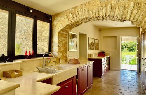 Bonnieux Other | Large farmhouse in Bonnieux, with a fenced-in pool and air conditioning