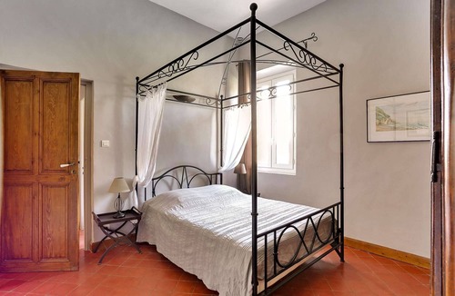 Entraigues-sur-la-Sorgue House | Large air-conditioned house with heated swimming pool in quiet Provence